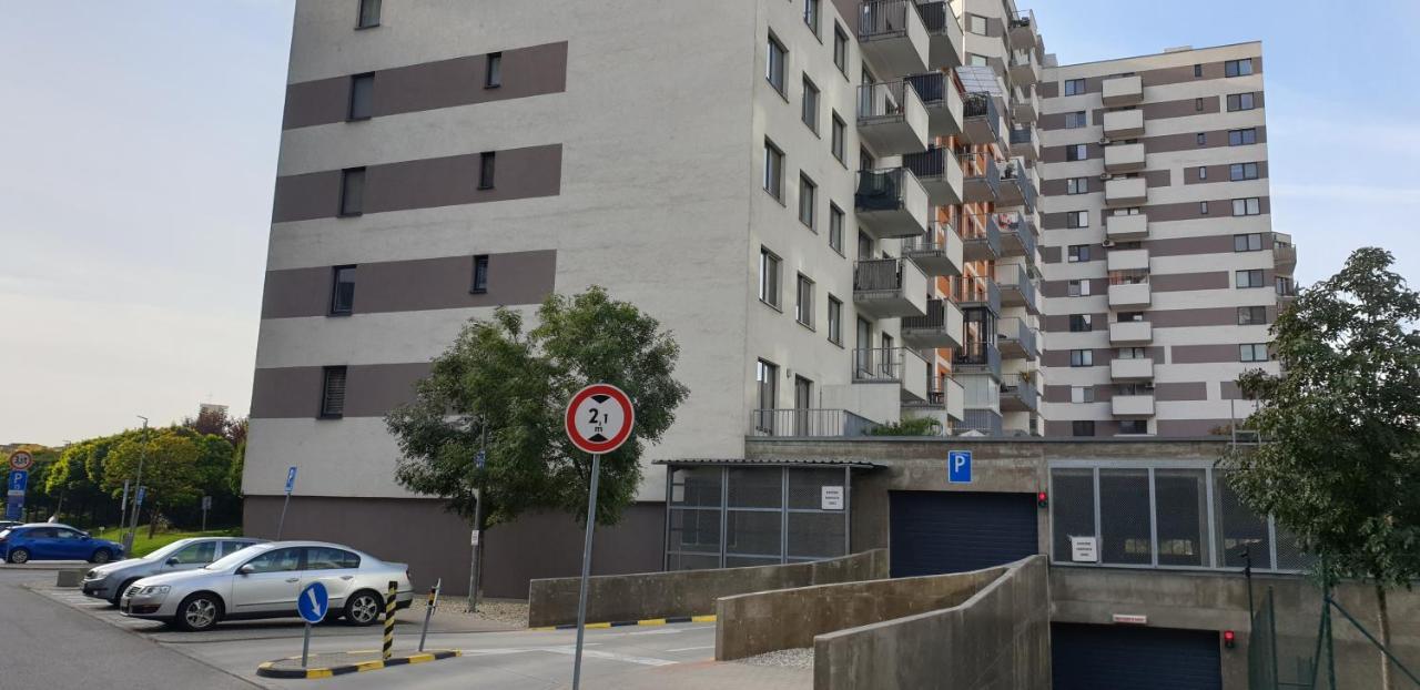 Apartman Bratislava City & Parking Екстериор снимка