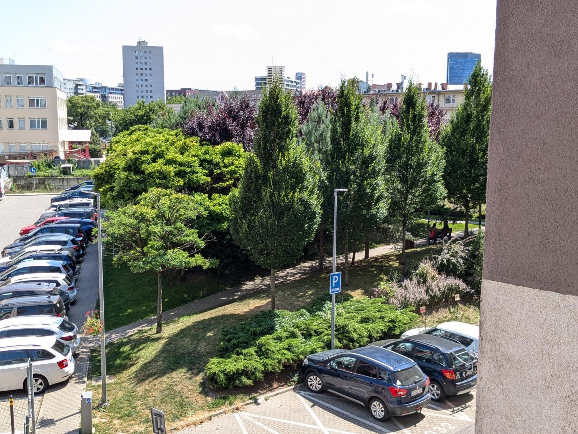 Apartman Bratislava City & Parking Екстериор снимка